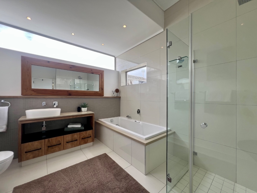 5 Bedroom Property for Sale in Oubaai Western Cape